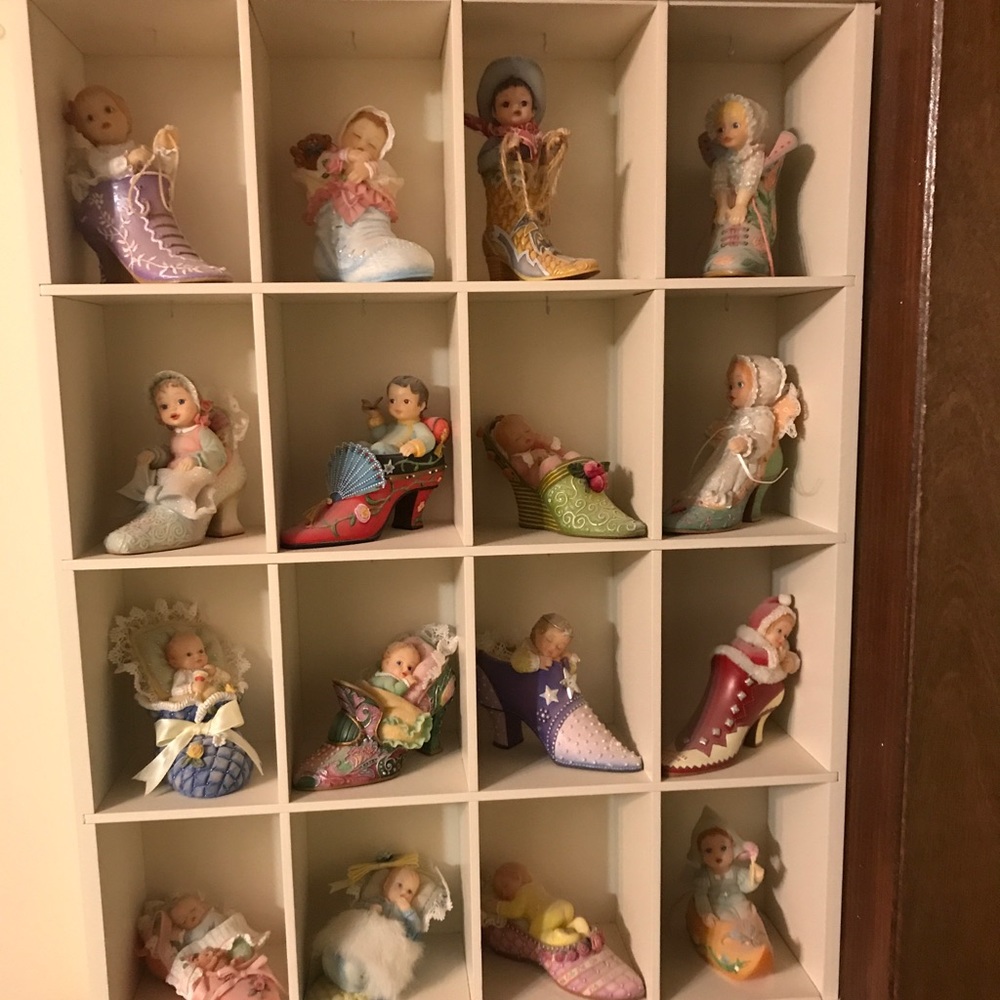 Tiny Dreamers shoe figurines